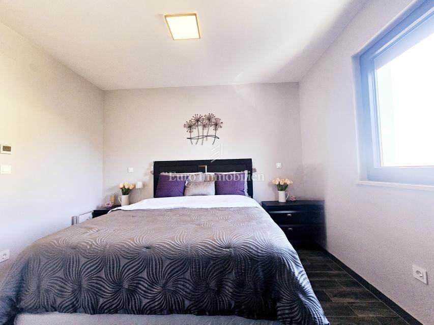 Funkcionalno dvosobno stanovanje z nadkrito teraso