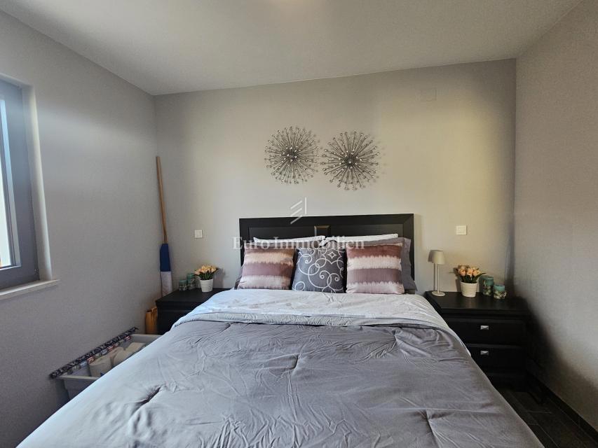 Funkcionalno dvosobno stanovanje z nadkrito teraso