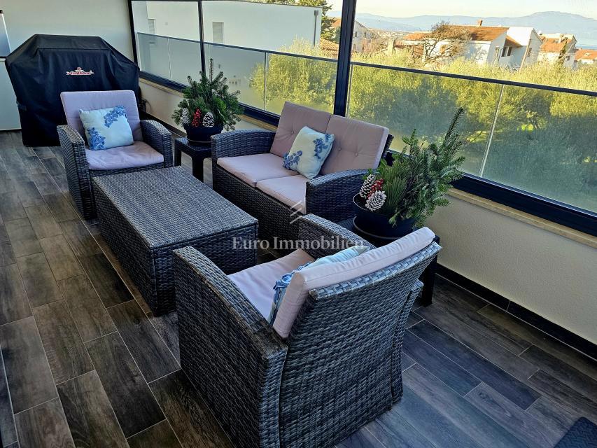 Funkcionalno dvosobno stanovanje z nadkrito teraso