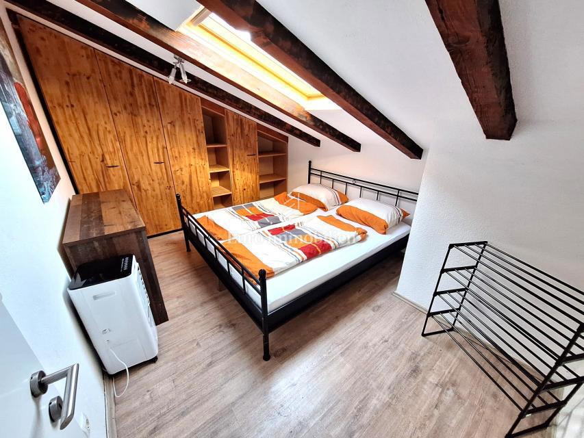 Malinska – dva stanovanja z vrtom in parkiriščem