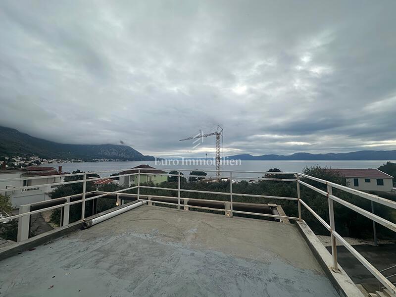 Hiša s čudovitim pogledom na morje blizu plaže