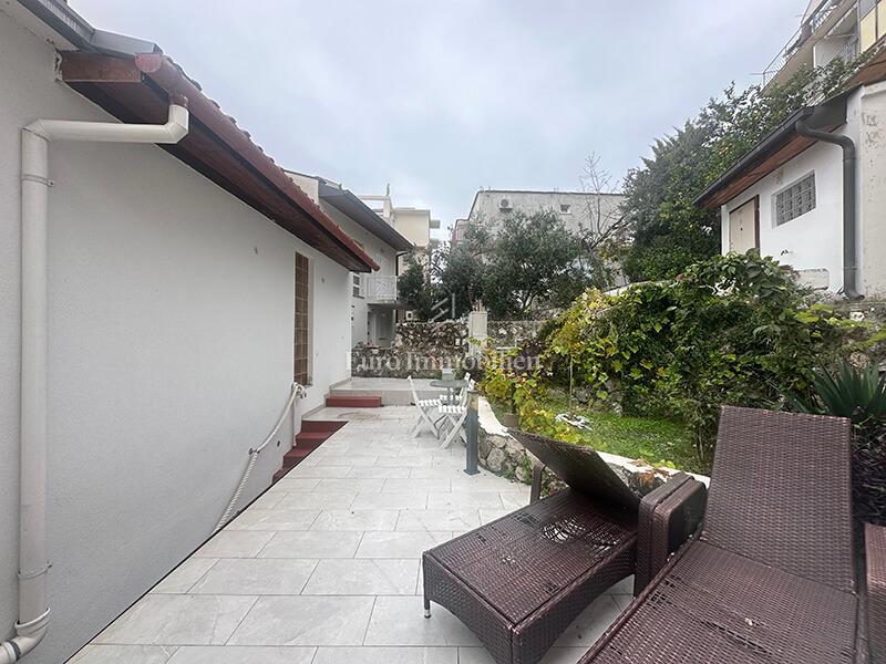 Hiša s čudovitim pogledom na morje blizu plaže