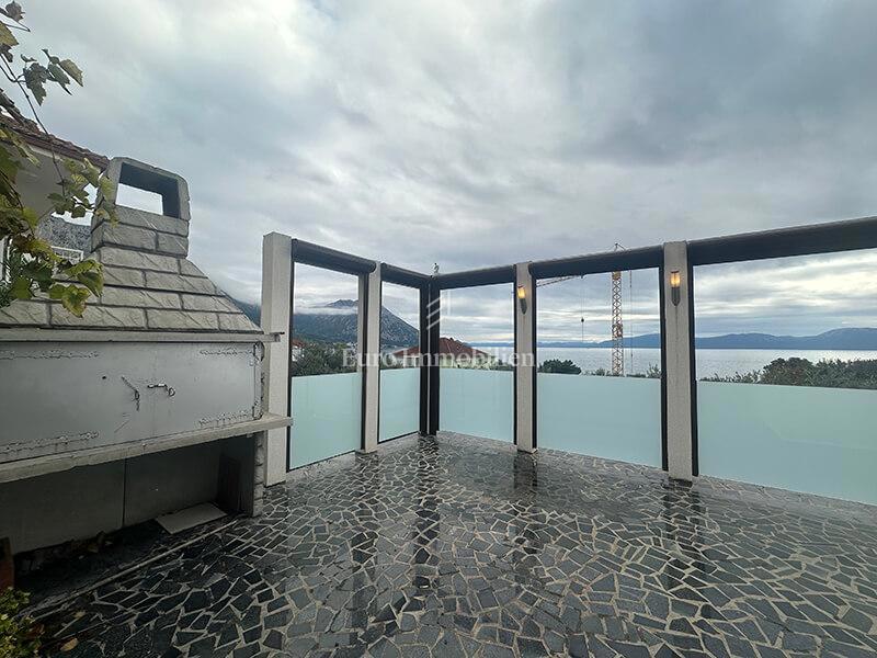 Hiša s čudovitim pogledom na morje blizu plaže