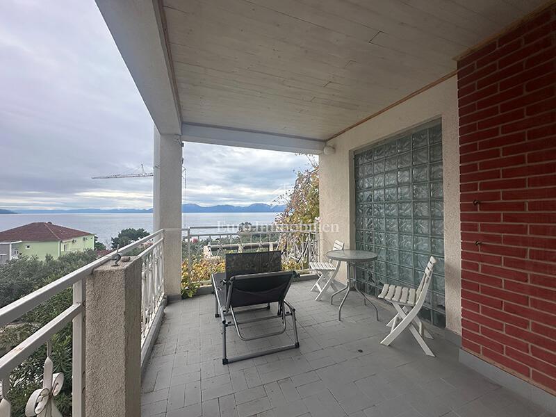 Hiša s čudovitim pogledom na morje blizu plaže