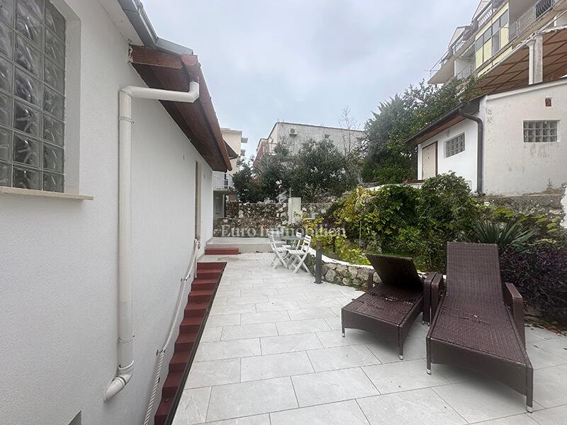 Hiša s čudovitim pogledom na morje blizu plaže