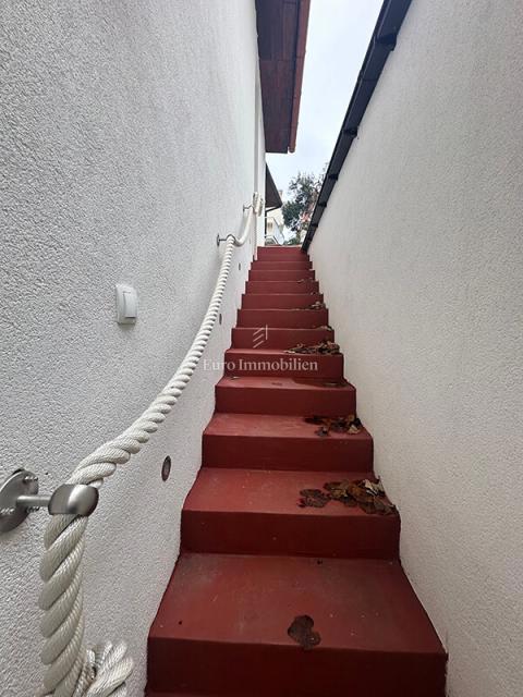 Hiša s čudovitim pogledom na morje blizu plaže