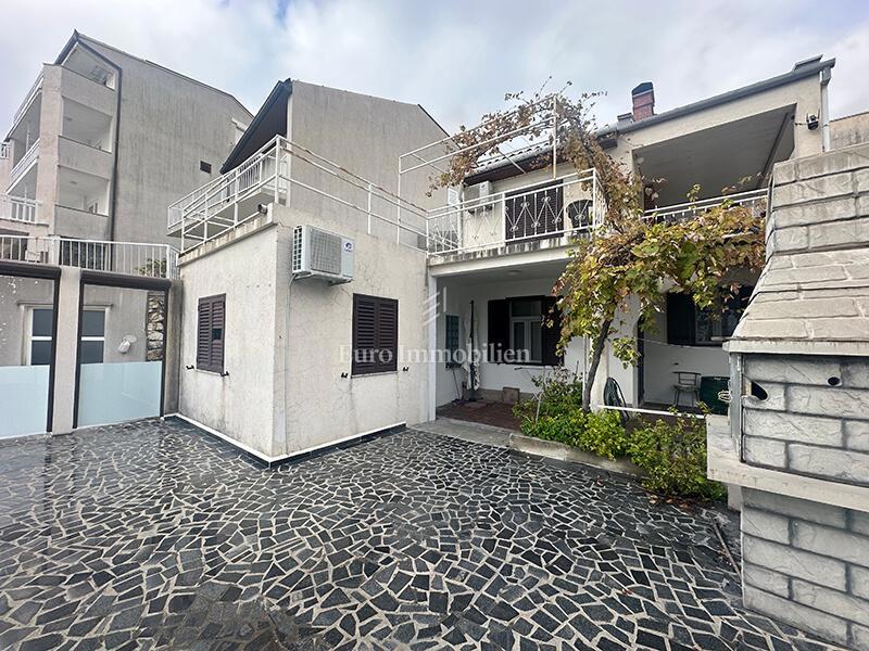 Hiša s čudovitim pogledom na morje blizu plaže