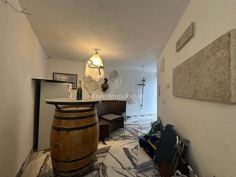 Hiša s čudovitim pogledom na morje blizu plaže