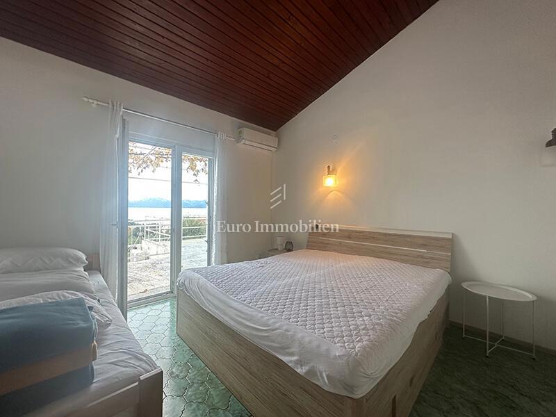 Hiša s čudovitim pogledom na morje blizu plaže