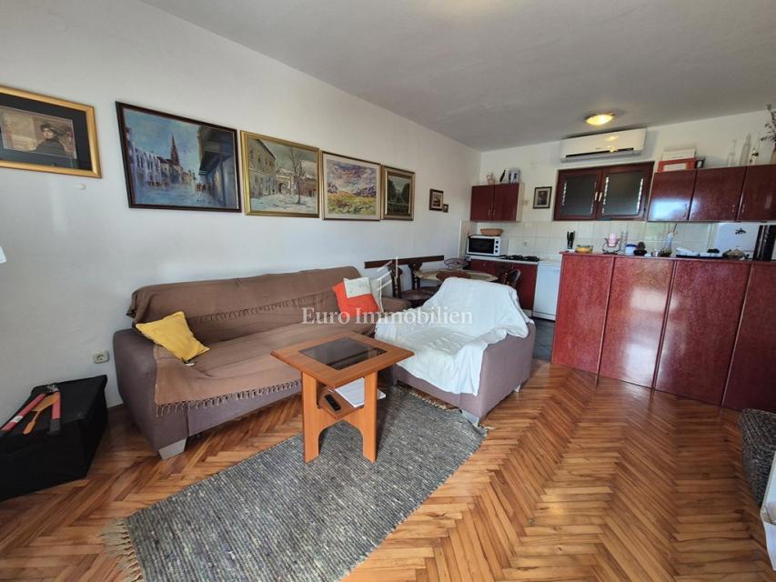 Apartma v bližini plaže, Pirovac