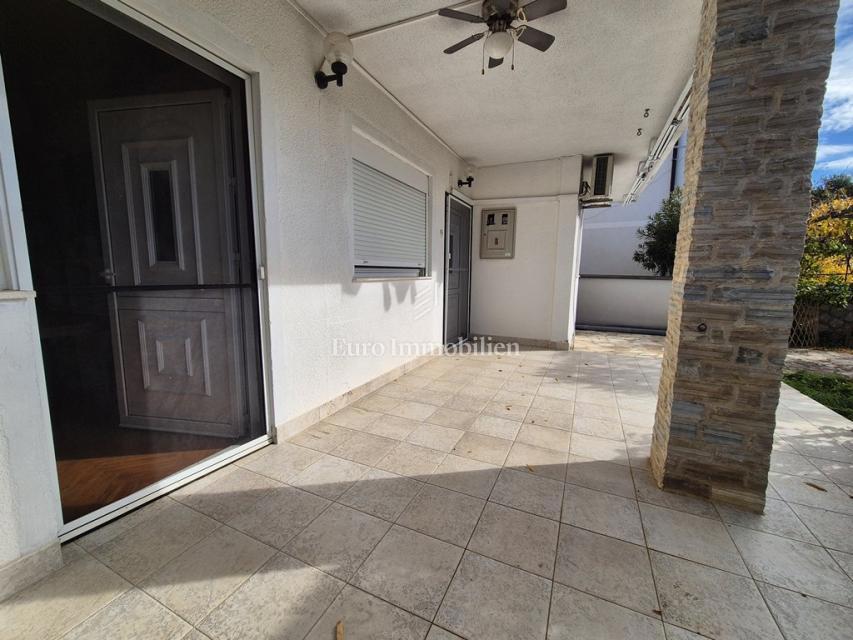 Apartma v bližini plaže, Pirovac