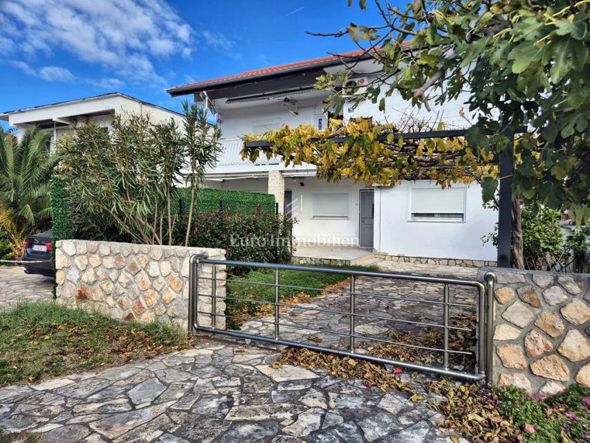 Apartma v bližini plaže, Pirovac