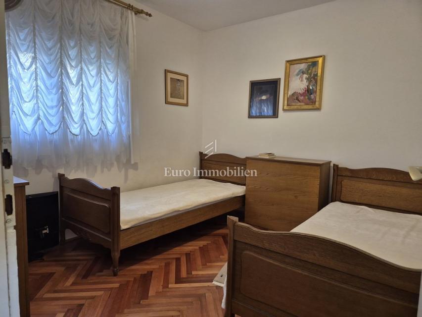 Apartma v bližini plaže, Pirovac