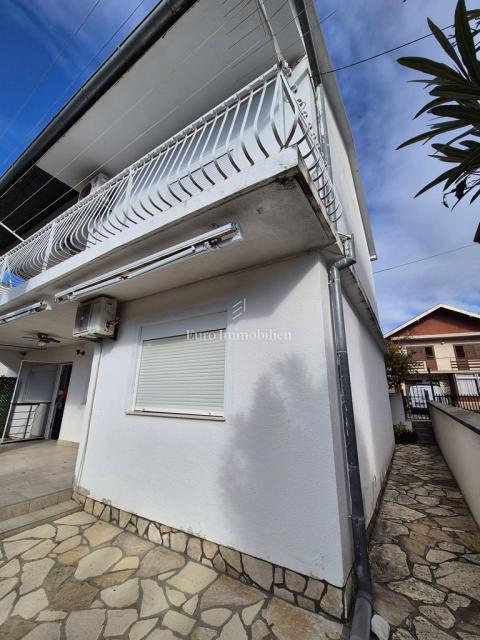 Apartma v bližini plaže, Pirovac