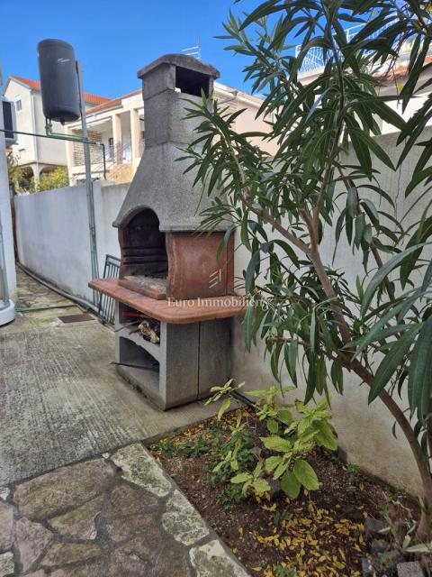 Apartma v bližini plaže, Pirovac