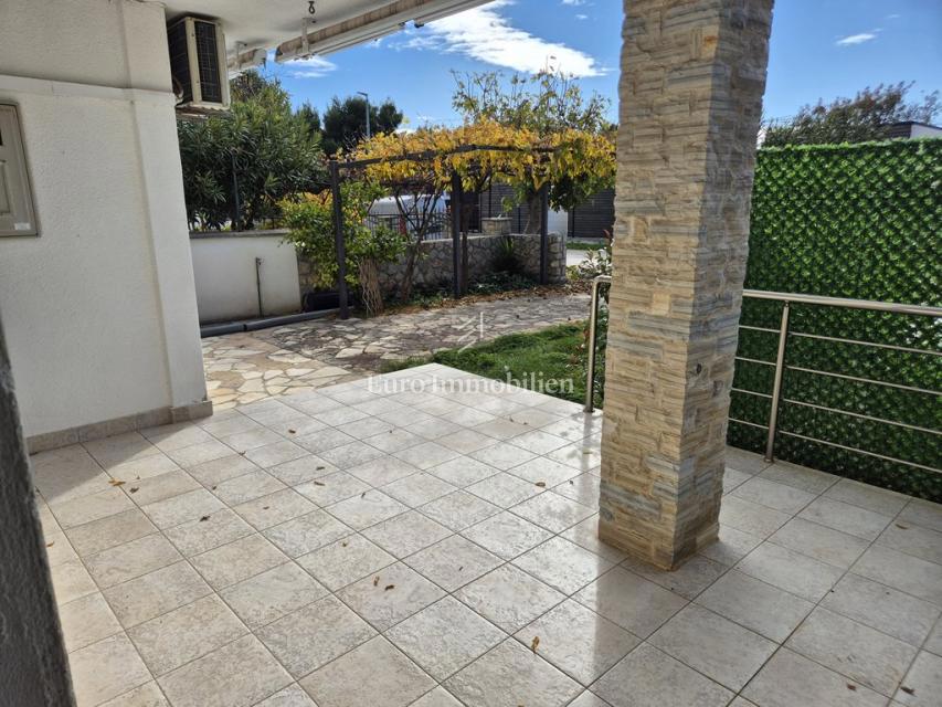 Apartma v bližini plaže, Pirovac