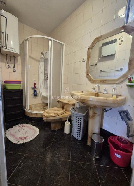 Apartma v bližini plaže, Pirovac