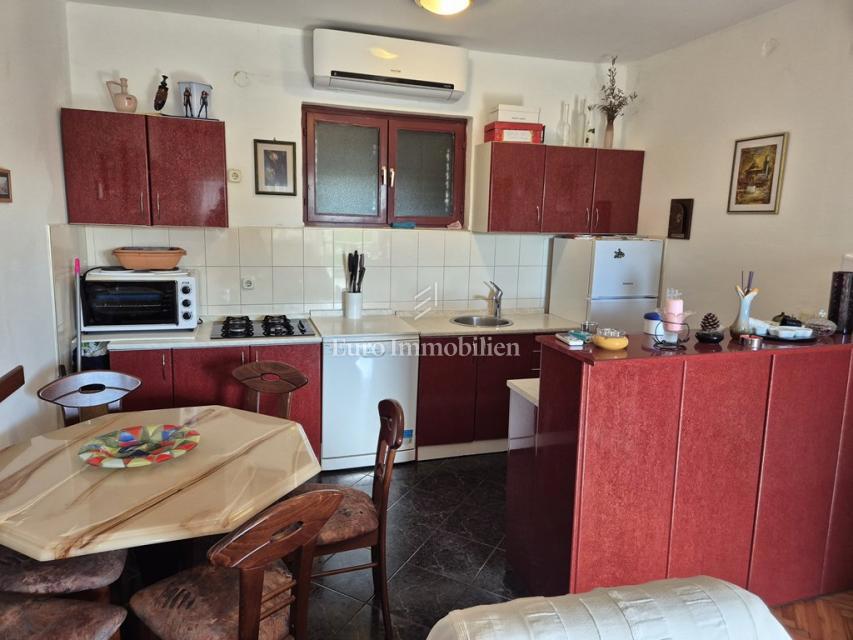 Apartma v bližini plaže, Pirovac