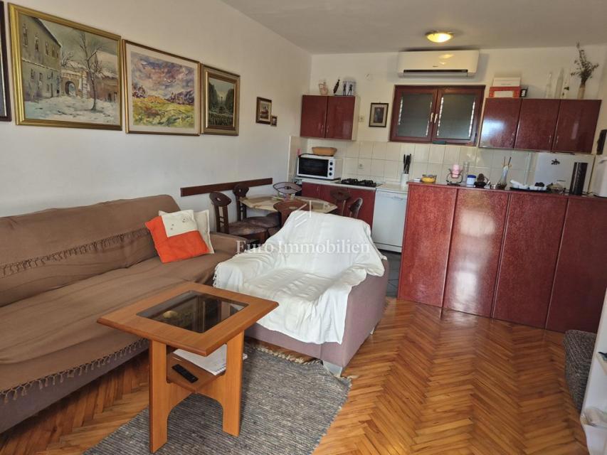 Apartma v bližini plaže, Pirovac
