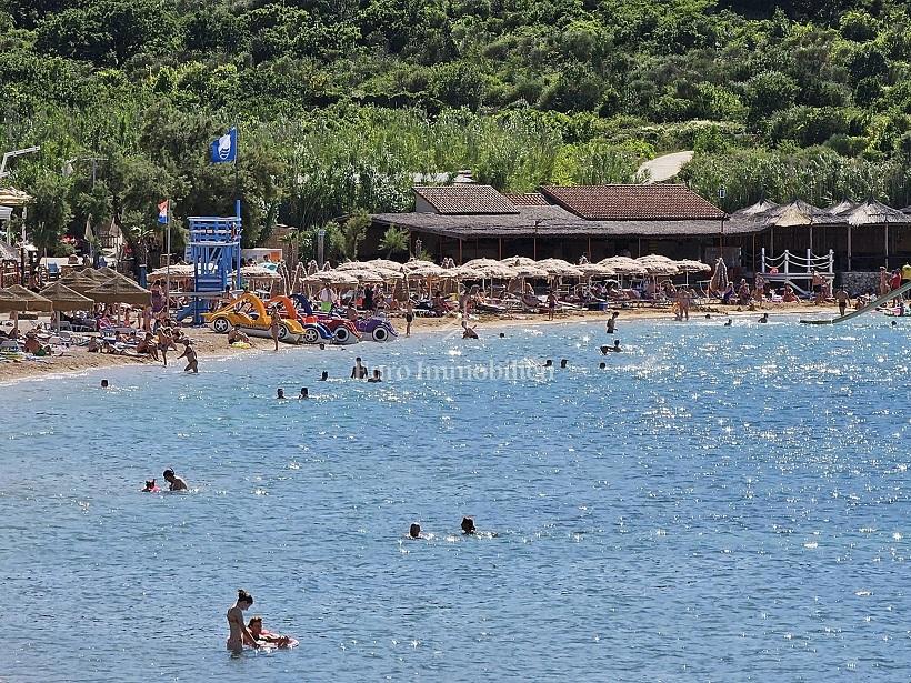 Stanovanje v novogradnji z vrtom, blizu morja