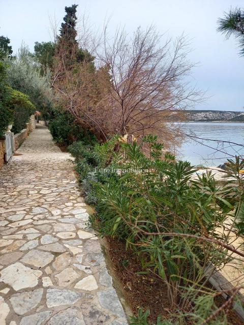 Stanovanje v novogradnji z vrtom, blizu morja