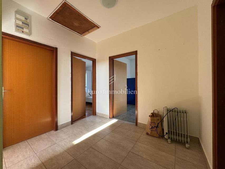 Istra - hiša z vrtom in odprtim pogledom na morje