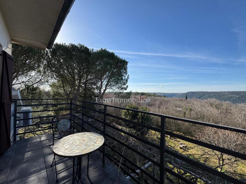 Istra - hiša z vrtom in odprtim pogledom na morje