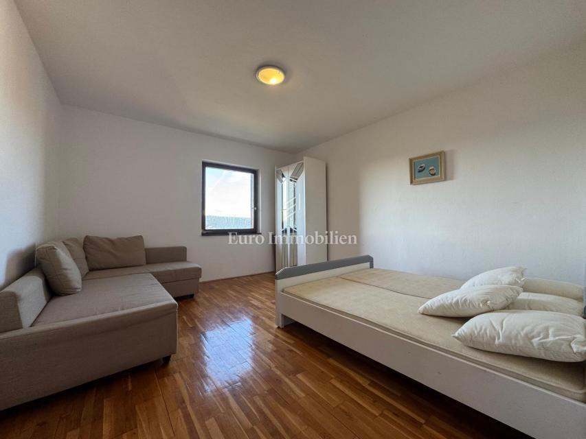 Istra - hiša z vrtom in odprtim pogledom na morje