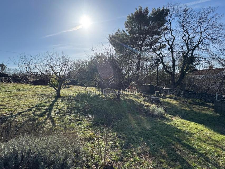 Istra - hiša z vrtom in odprtim pogledom na morje