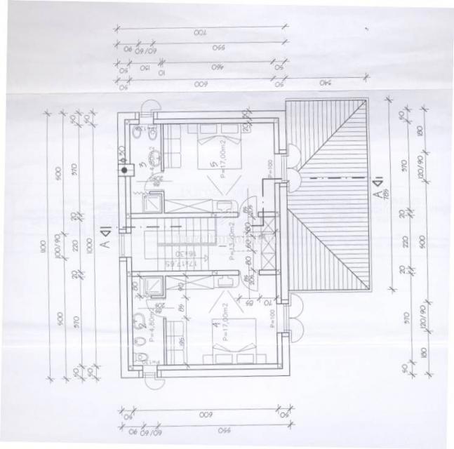 Kamnita vila z bazenom, obdana z naravo in vinogradi