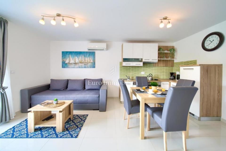 Dva moderna apartmaja na odlični lokaciji blizu morja