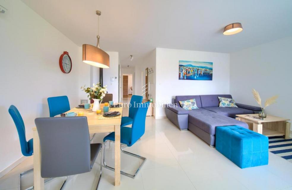 Dva moderna apartmaja na odlični lokaciji blizu morja