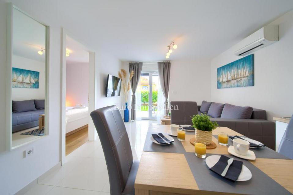 Dva moderna apartmaja na odlični lokaciji blizu morja