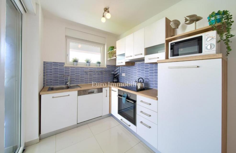 Dva moderna apartmaja na odlični lokaciji blizu morja