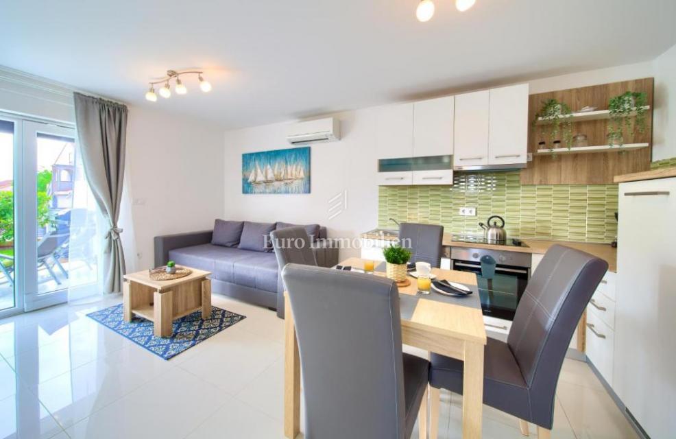 Dva moderna apartmaja na odlični lokaciji blizu morja