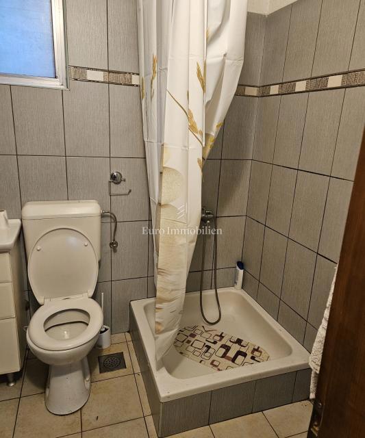 Naprodaj: stanovanje, poslovni prostor, zemljišče