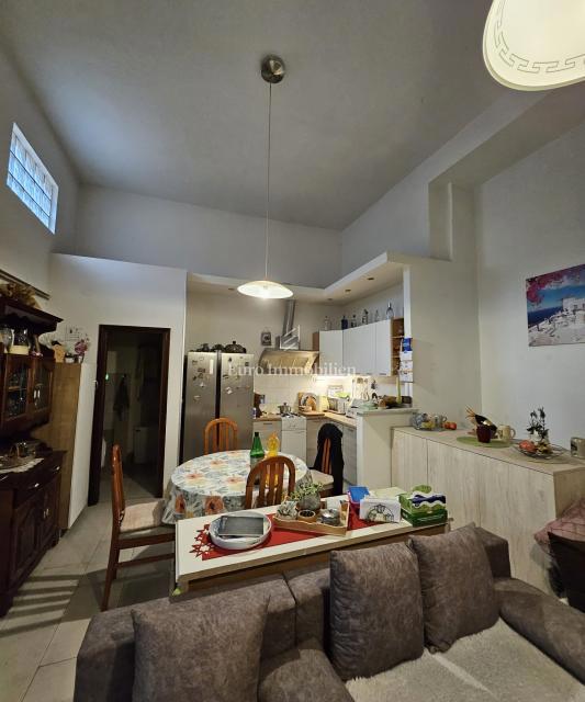 Naprodaj: stanovanje, poslovni prostor, zemljišče