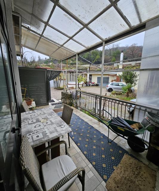 Naprodaj: stanovanje, poslovni prostor, zemljišče