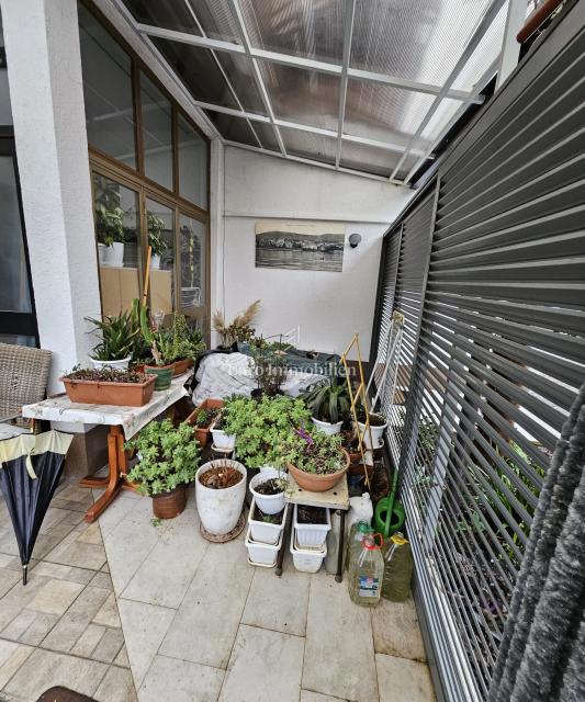 Naprodaj: stanovanje, poslovni prostor, zemljišče