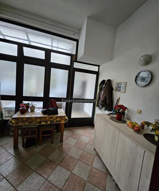 Naprodaj: stanovanje, poslovni prostor, zemljišče