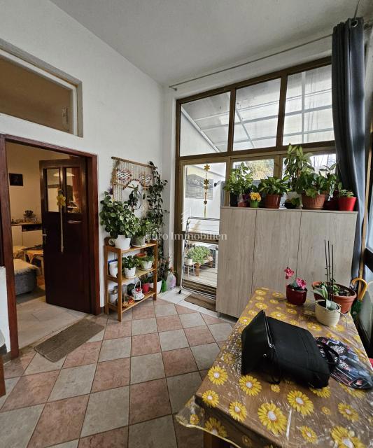 Naprodaj: stanovanje, poslovni prostor, zemljišče