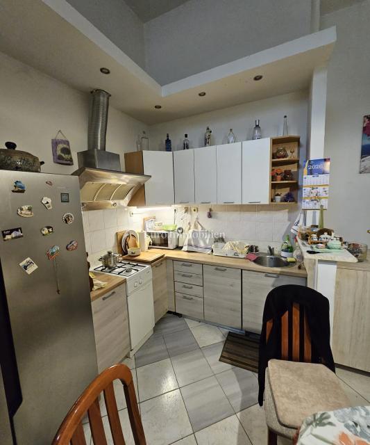 Naprodaj: stanovanje, poslovni prostor, zemljišče