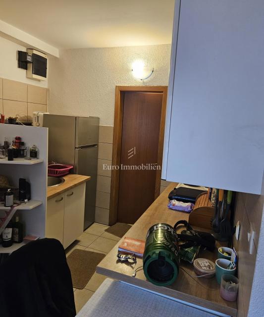 Naprodaj: stanovanje, poslovni prostor, zemljišče