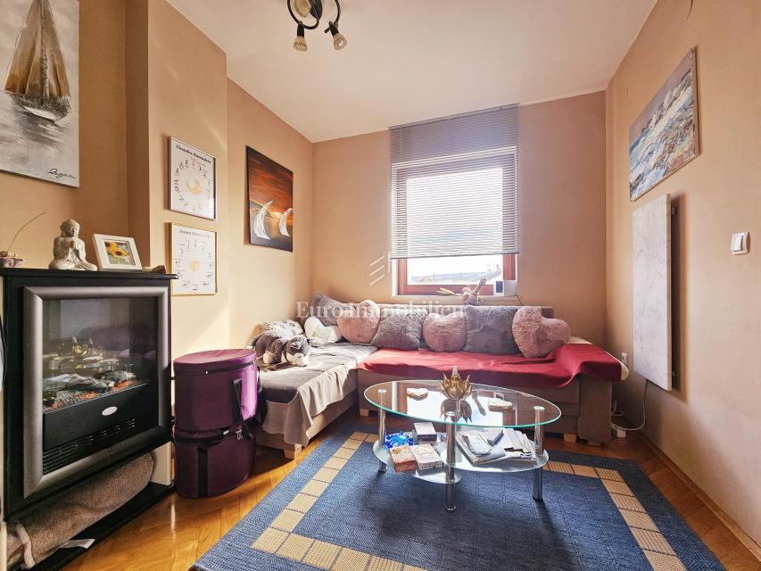 Malinska – stanovanje s pogledom na morje na mirni lokaciji