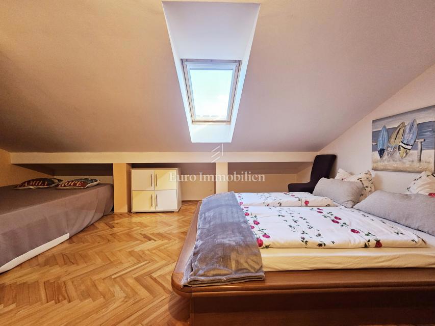 Malinska – stanovanje s pogledom na morje na mirni lokaciji