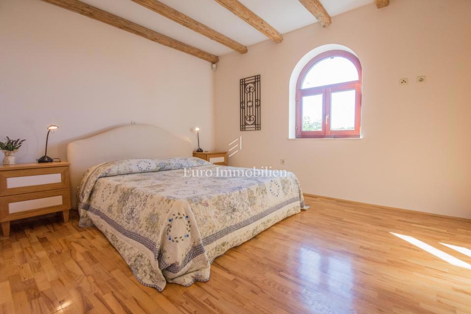 Enonadstropna hiša z vrtom in panoramskim pogledom na morje - Poreč