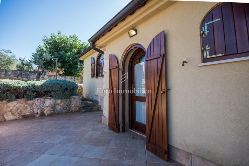 Enonadstropna hiša z vrtom in panoramskim pogledom na morje - Poreč