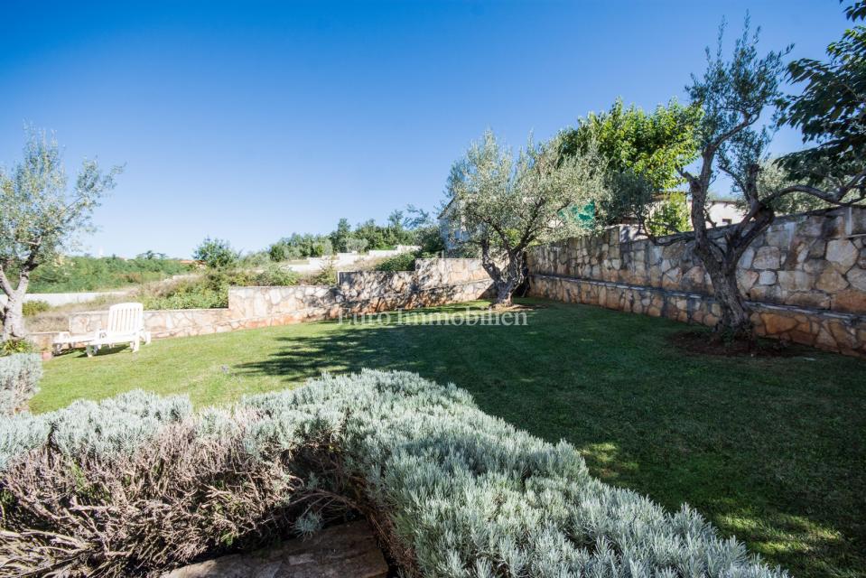 Enonadstropna hiša z vrtom in panoramskim pogledom na morje - Poreč