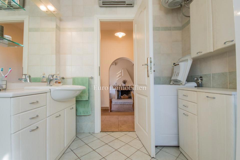 Enonadstropna hiša z vrtom in panoramskim pogledom na morje - Poreč