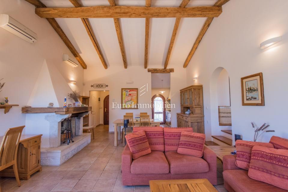 Enonadstropna hiša z vrtom in panoramskim pogledom na morje - Poreč